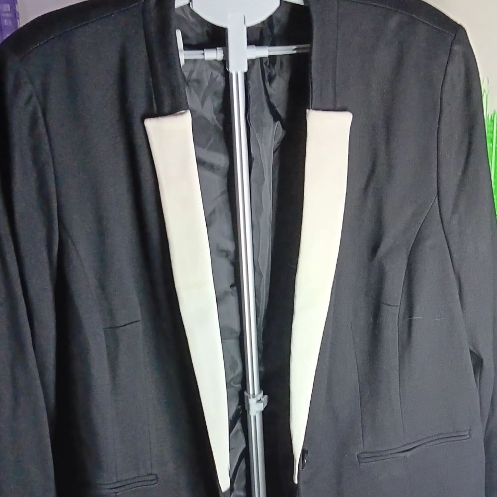 Back with white lapel INC Jacket - 2X -